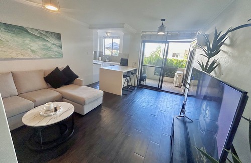 Cronulla Apartamento | SEASIDE BLISS: 2BR APARTMENT W/ SPACIOUS PRIVATE BACKYARD IN HEART OF CRONULLA