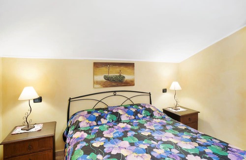 Dolceacqua Apartamento | Apartment 'L'albicocco' with Balcony and Wi-Fi