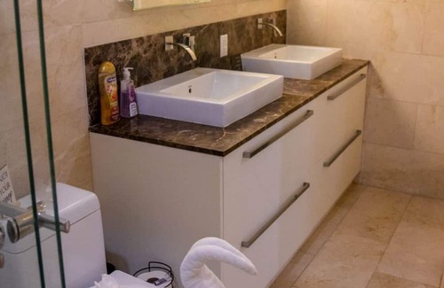 Bahamia West Condominio | Canal Front Comfort - Dock Slip Available