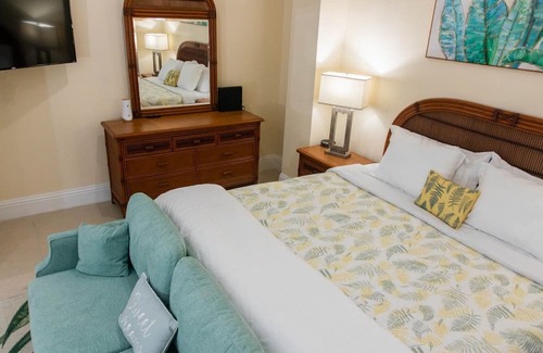 Bahamia West Condominio | Canal Front Comfort - Dock Slip Available