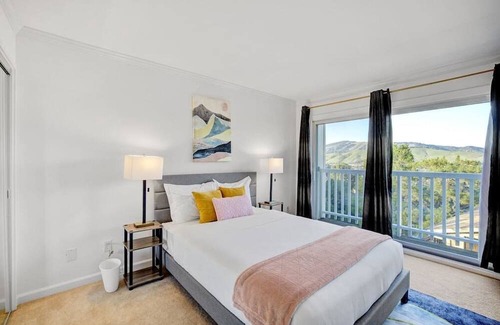 San Rafael Casa | 5BD San Rafael Retreat w/ Billiards, BBQ, & Views!