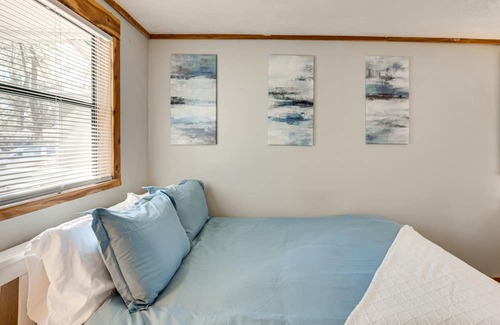 Willis Apartamento | Texas Tiny Home w/ Community Pool & Lake Access!