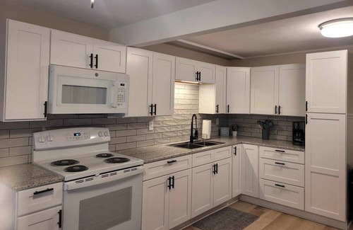 Lindbergh Lawns Casa | Cozy Cape convenient to Fairgrounds, Downtown,Hospitals,Amphitheater & much more