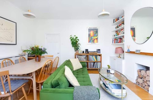 Hoe Street Apartamento | Vibrant 2BR Flat in Walthamstow, 5 min to Tube