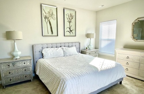 Suffolk Casa | Comfortable stay in quiet and safe neighborhood close to grocery store.
