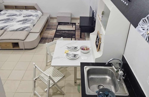 Marilao Condominio | 5 minutes to SM Marilao! Family-size condo with Smart Tv for Netflix.