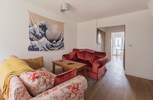Frome Casa | Spacious, elegant home. Central location. Ideal for holidays and business.