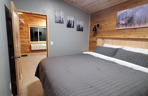 Rea Cabina | Hardrock 50 - # 13 Rustic cabin retreat in the heart of adventure country.