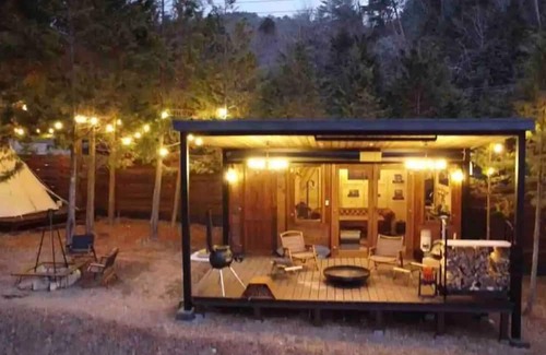 Higashihiroshima Alquiler De RV | Completely private glamping with a woodfired bath / Higashihiroshima City Hiroshima
