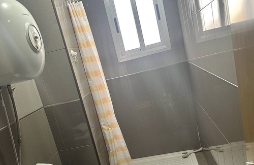Bailen-Miraflores Condominio | Apartamento Domingo