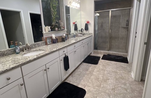 Spring Hill Casa | Professional Short Term Rental! Close to everything in Spring Hill! Pet Friendly