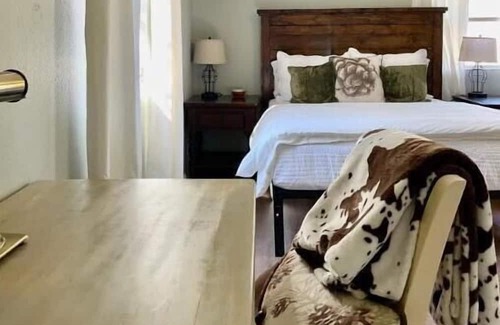 Payson Cabina | In the woods but close to it all