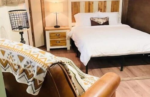 Payson Cabina | In the woods but close to it all