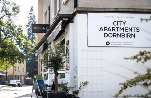 Dornbirn Apartamento | "Rom 6 - Creative Living Sanctuary for City Explorers in the Heart of Dornbirn"