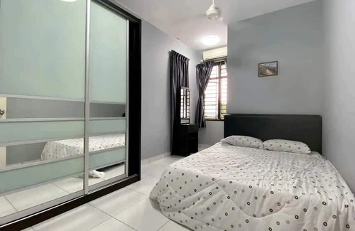 Tebrau Casa | A Chic & Comfy 4BR Home with Private Pool