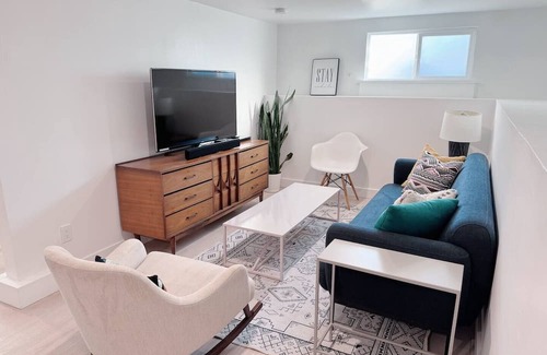 Old San Leandro Casa | Sunny and Spacious In-Law in Downtown San Leandro