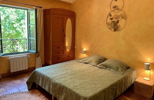 Redessan Casa | Le Mas des Oliviers, large Provençal Mas