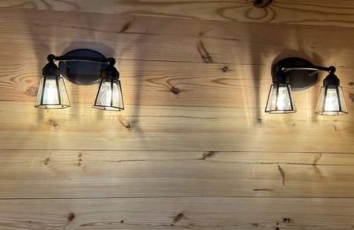 Wing Cabina | Rustic and Elegant log cabin nestled in the Conecuh National Forest.