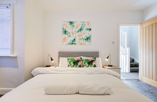 Havering Casa | Tranquil Stay 5BR House in Romford w/ Free Parking