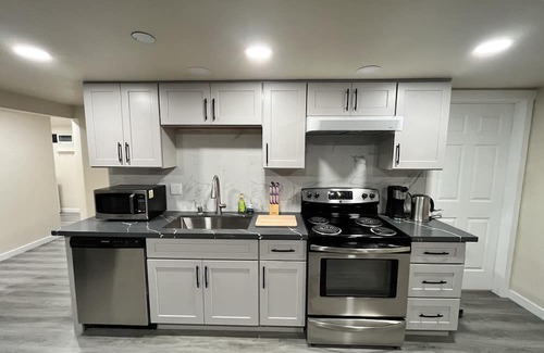 Tukwila Casa | Charming 2 bedroom, 2 Bathroom Home in Convenient, Prime, and Central Location