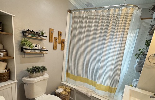 Mount Carmel Casa | 2024 Solar Eclipse Full Totality Location! 2 Bedroom 1 Bath Home