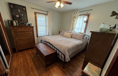 Mount Carmel Casa | 2024 Solar Eclipse Full Totality Location! 2 Bedroom 1 Bath Home