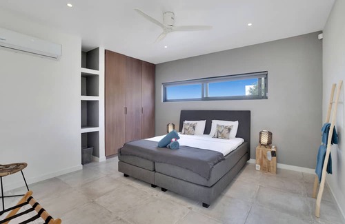 Sabadeco Casa | Kas di Luna, NEW! Luxury villa with gorgeous ocean views and infinity pool.