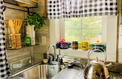 Joseph Cabaña | Camp-themed dog-friendly cabin with mountain views, firepit, & river access