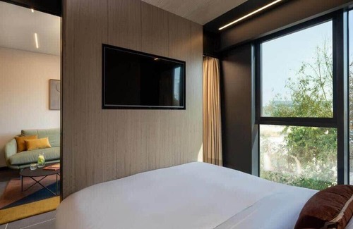 Bat Yam Apartamento | Magnificent 1BR Suite Near Rothschild Boulevard