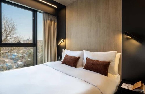 Bat Yam Apartamento | Magnificent 1BR Suite Near Rothschild Boulevard
