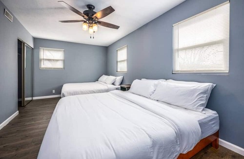 Centerville Casa | Family & Friends in Heart of Centerville 5bd/3ba!