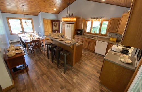 Weedville Otro | Spacious 1 Bedroom, 1 Bath, 10 minutes from Benezette