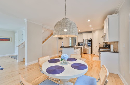 United Central Casa | HAS POWER: Large home with saltwater pool, hot tub, outdoor games