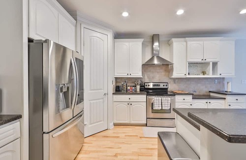 United Central Casa | HAS POWER: Large home with saltwater pool, hot tub, outdoor games