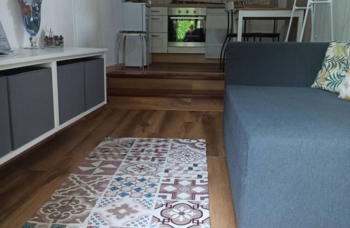Sori Apartamento | Petite Batty CITRA 010060LT0099 BETWEEN THE GREEN AND THE SEA.