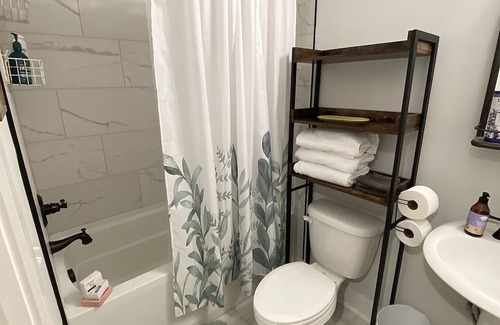 Southern Pines Casa | The Birdie Bungalow - quaint, fully fenced, pool and deck in Southern Pines