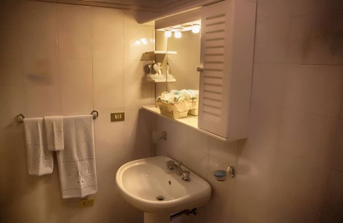 Oldesio Apartamento | Apartment 'Mimosa' with Lake View, Shared Terrace and Wi-Fi