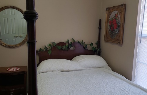 Matador Casa | Comfortable cottage in Matador TX with fenced back yard. Pet and horse friendly!