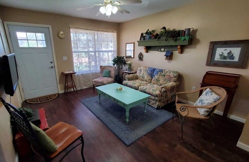 Matador Casa | Comfortable cottage in Matador TX with fenced back yard. Pet and horse friendly!