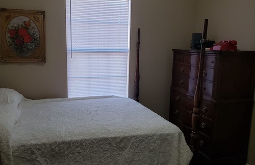 Matador Casa | Comfortable cottage in Matador TX with fenced back yard. Pet and horse friendly!