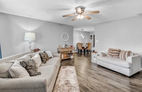 Owensboro Casa | Updated home close to hiking trails, ballpark's and downtown. Pet friendly!