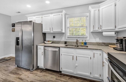 Owensboro Casa | Updated home close to hiking trails, ballpark's and downtown. Pet friendly!