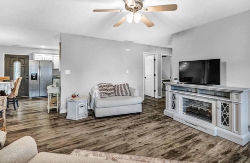 Owensboro Casa | Updated home close to hiking trails, ballpark's and downtown. Pet friendly!