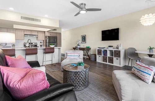 Deepwell Estates Condominio | SmokeTree racket club condo in the heart of Palm Springs