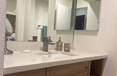 Deepwell Estates Condominio | SmokeTree racket club condo in the heart of Palm Springs