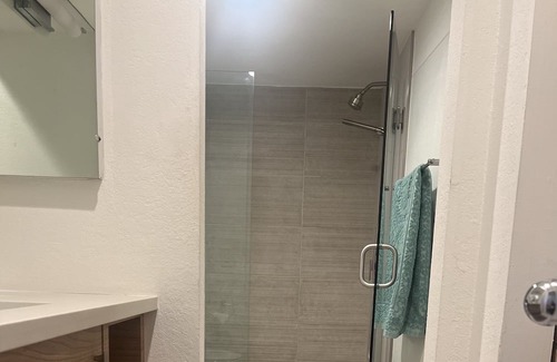 Deepwell Estates Condominio | SmokeTree racket club condo in the heart of Palm Springs