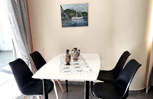 Galatsi Apartamento | Comfortable and cosy apartment with plenty of space in Panorama forested hills