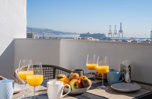 Parque Ayala Apartamento | Top Floor Sea View & Terrace in Malaga!