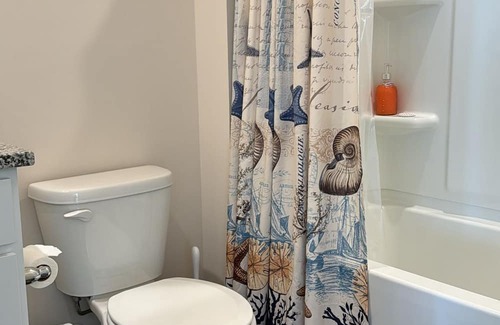 Northeast Raleigh Casa | A brand new, comfortable and clean private bathroom E