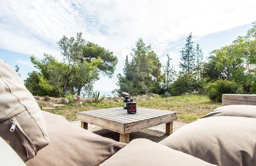 Lakithra Casa | Stylish house with huge garden,sea view, max 10 min drive from 10 beaches & town